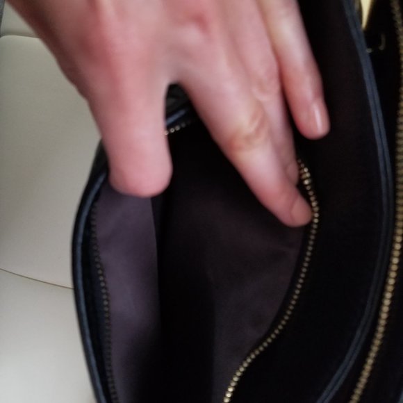 Doris & Jacky Alligator-Embossed Leather Shoulder Bag - Picture 4 of 16